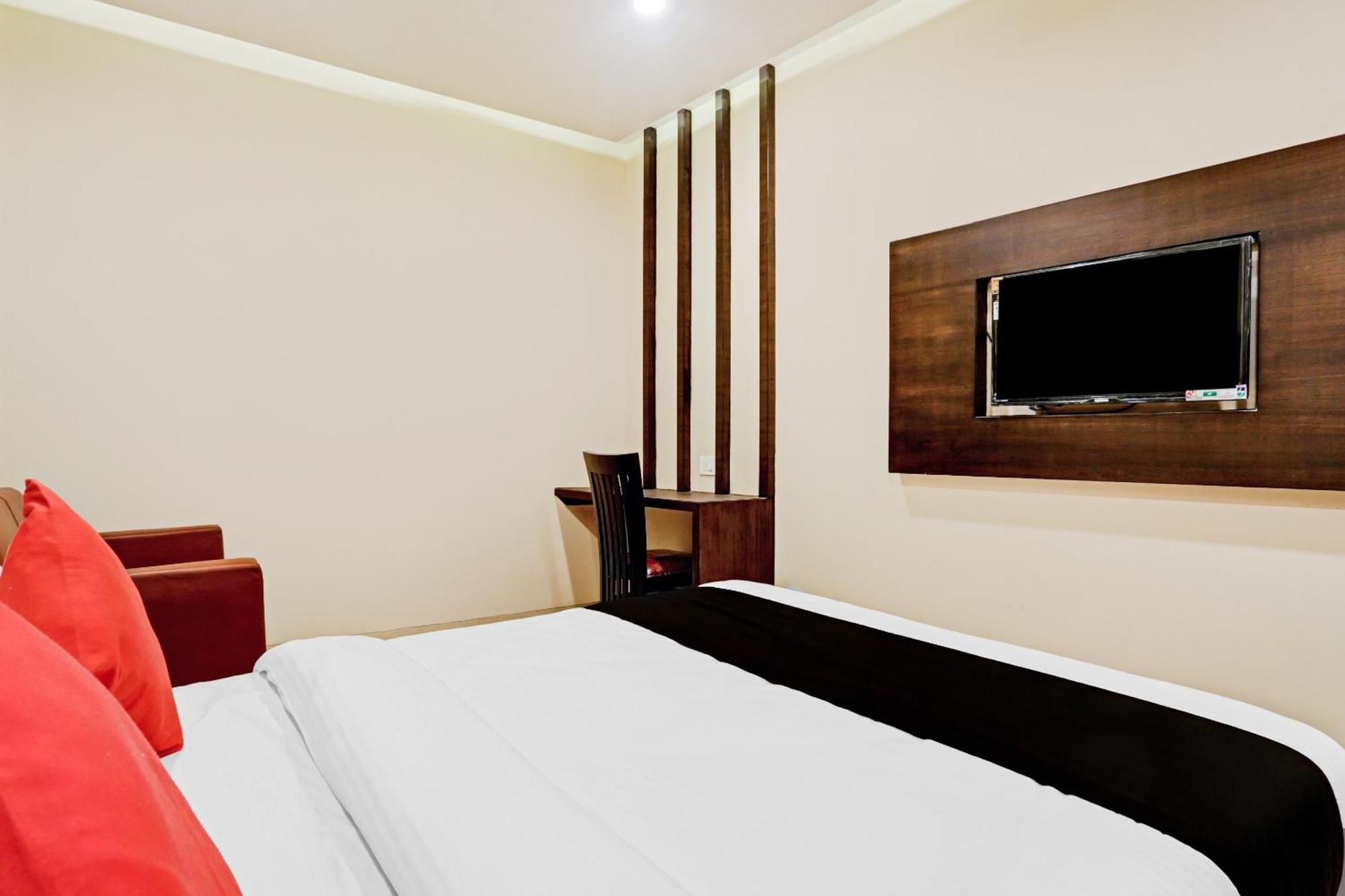 Capital O 80951 Hotel Vertigo Suite Mumbai Exterior photo
