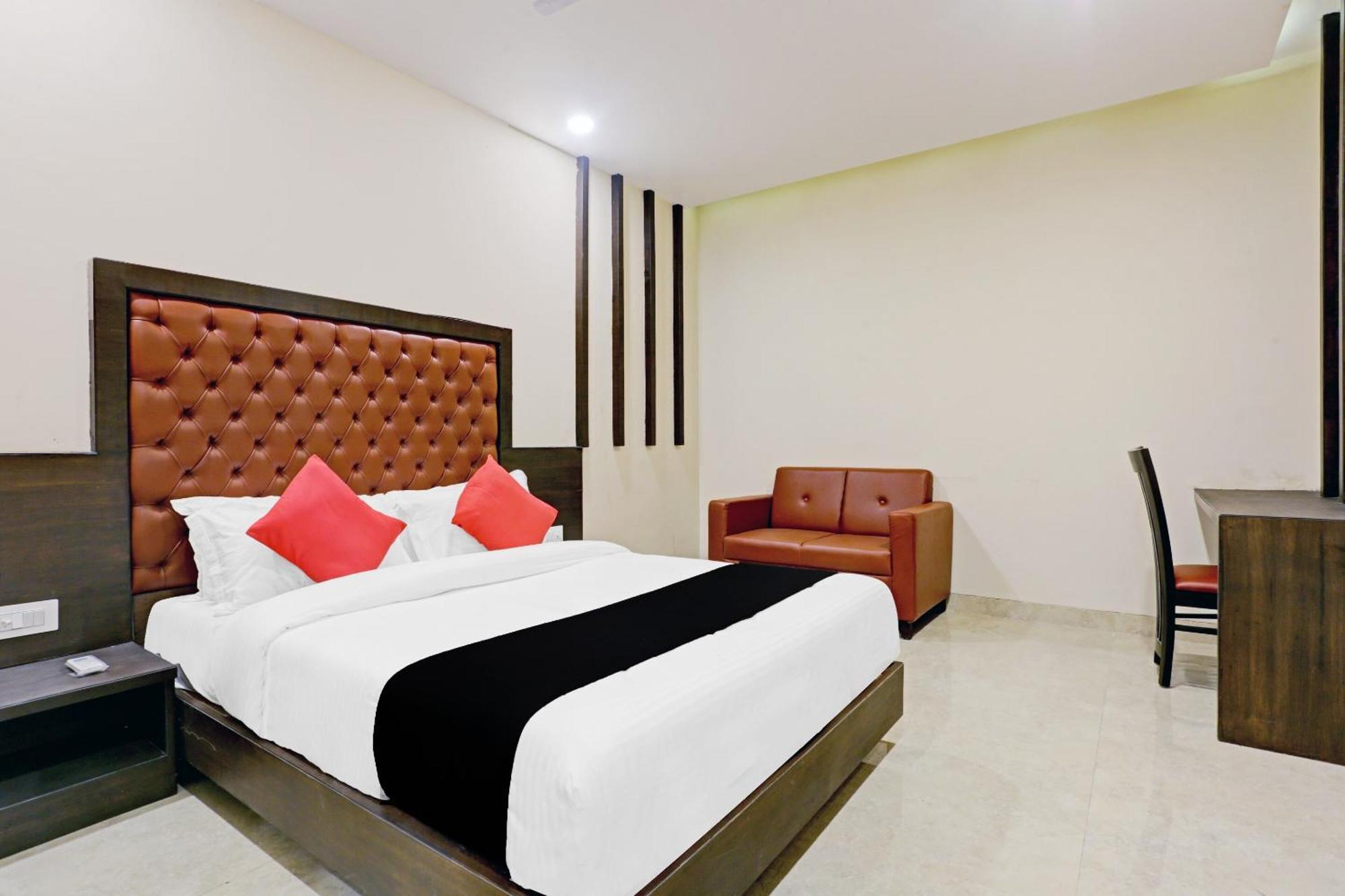 Capital O 80951 Hotel Vertigo Suite Mumbai Exterior photo